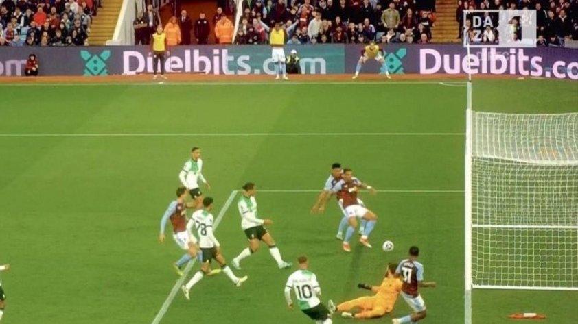 Experts are 'stunned' by Aston Villa star's unbelievable miss 3